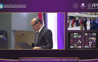 Prosesi Pelantikan dan Pelepasan Mahasiswa PPG UNS oleh Wakil Rektor Akademik dan Kemahasiswaan UNS, Prof. Dr. Ir. Ahmad Yunus, M.S.